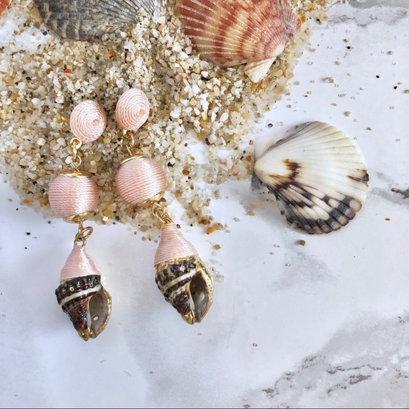 SeaShell Earrings 🐚 - Picture 6 of 7
